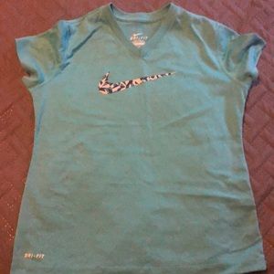 Girls size 7/8 nike dri fit tshirt size